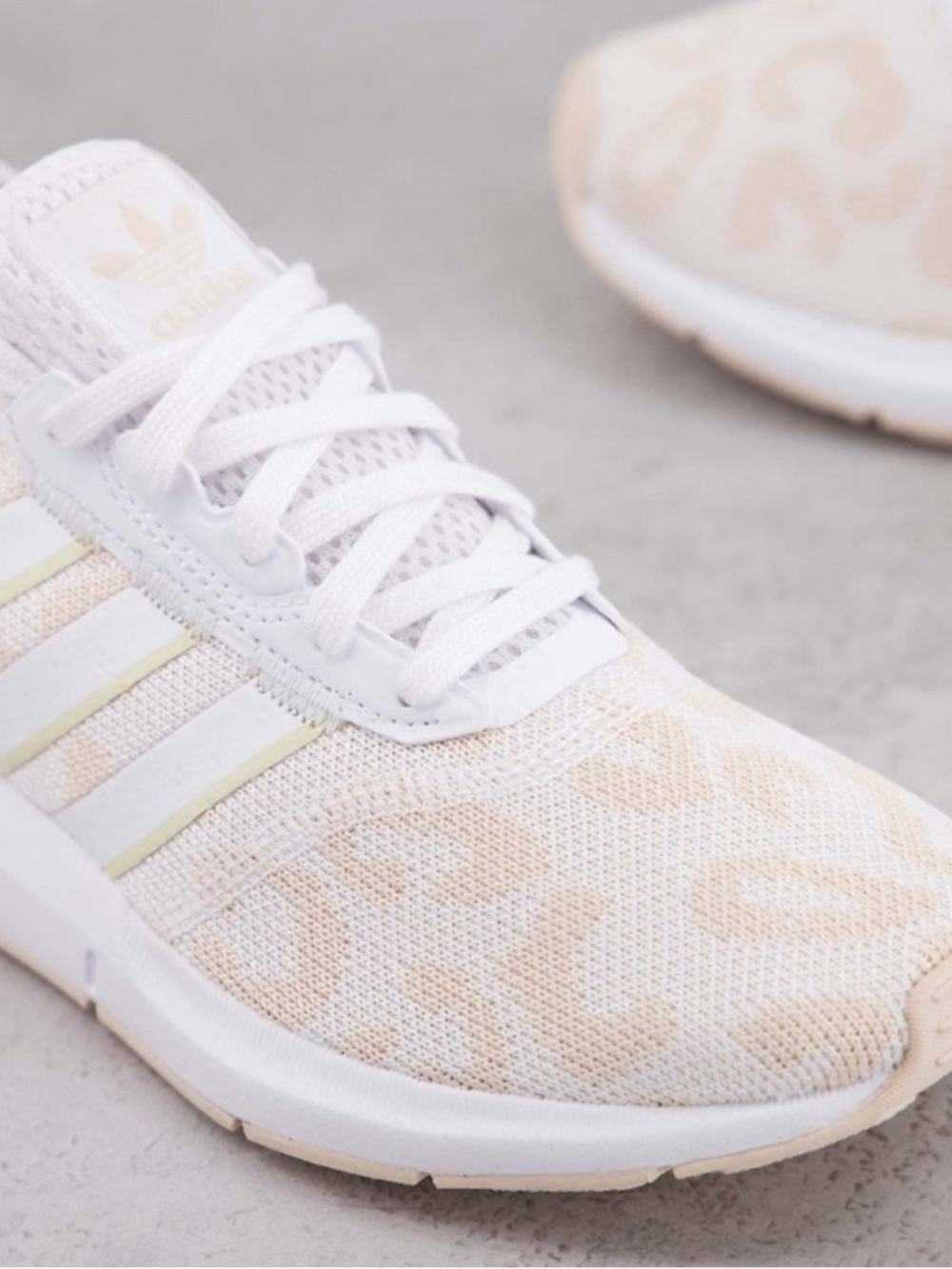 Adidas Womens Swift Run - Picture 2 of 7
